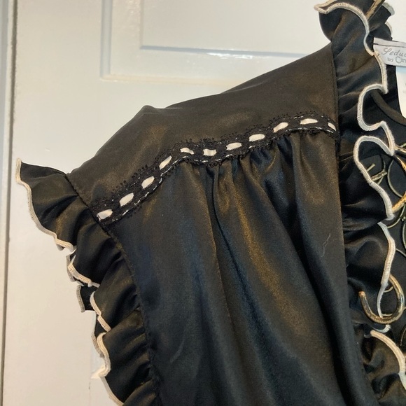 ADORABLE Black Nightie And Robe - Picture 8 of 15